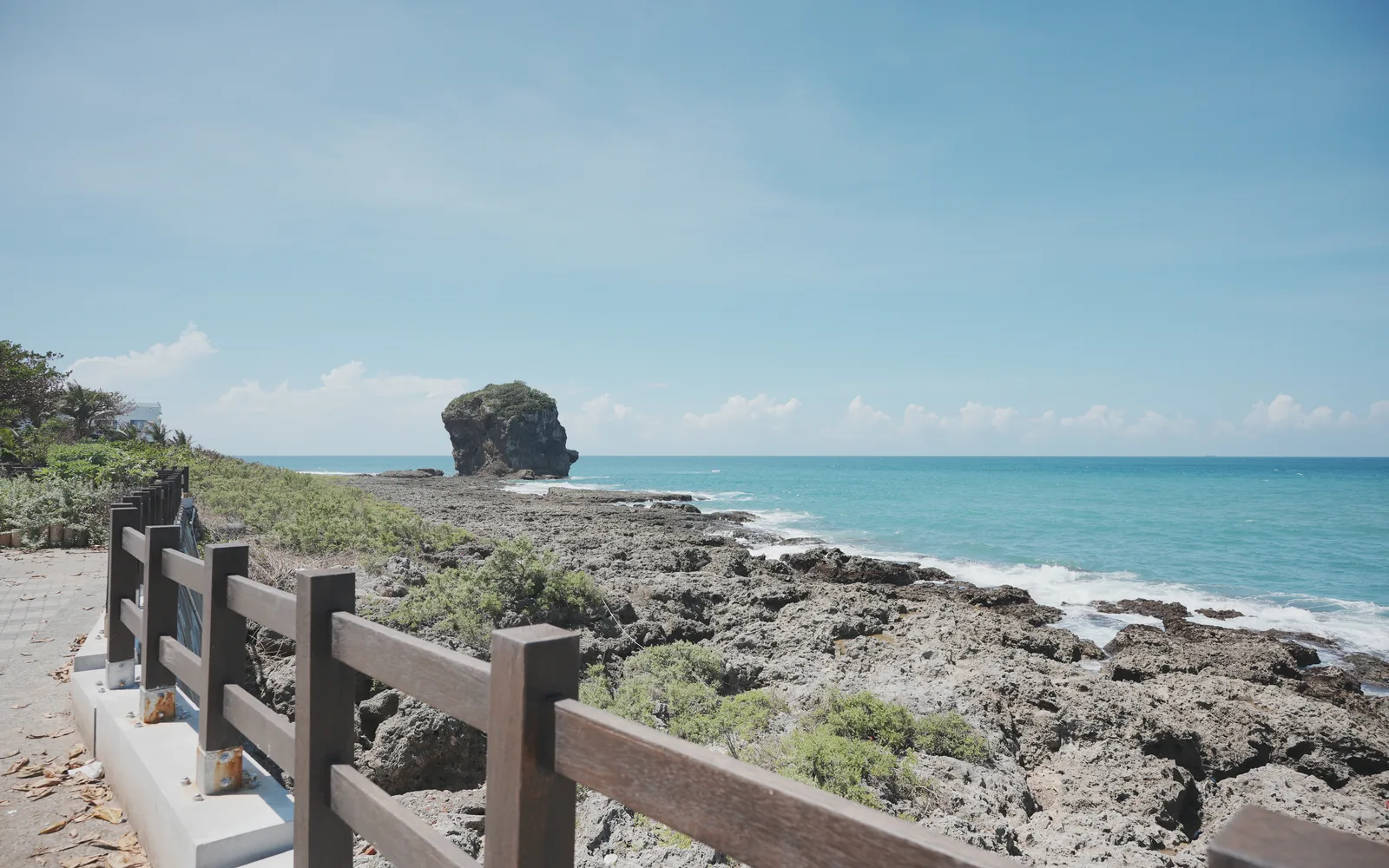 船帆石與珊瑚礁海岸景觀